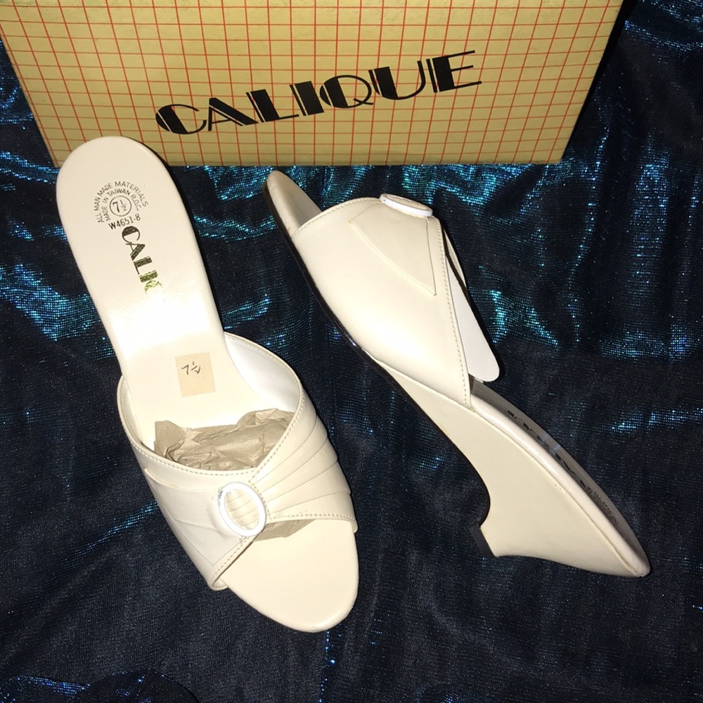 Vintage Calique White Pleated Open Toe Sculpted Heel Slip On Wedge Mule Sandals